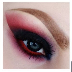 JET black - Concrete Minerals eyeshadow